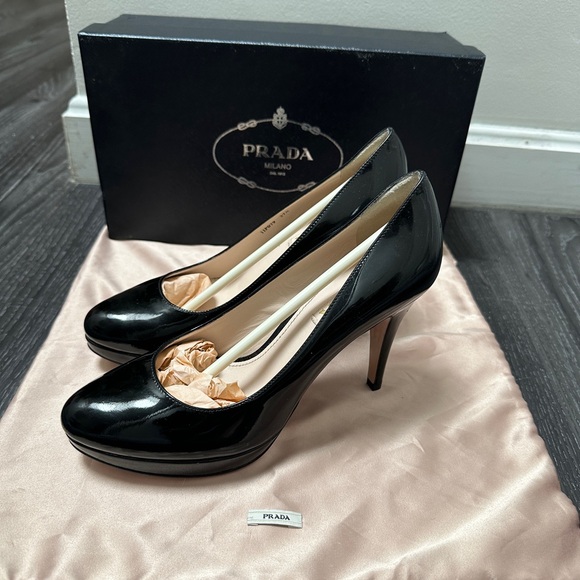 Authentic Prada Black Patent Leather Pump Heels, size 37.5 with dust bag and box - Picture 1 of 10